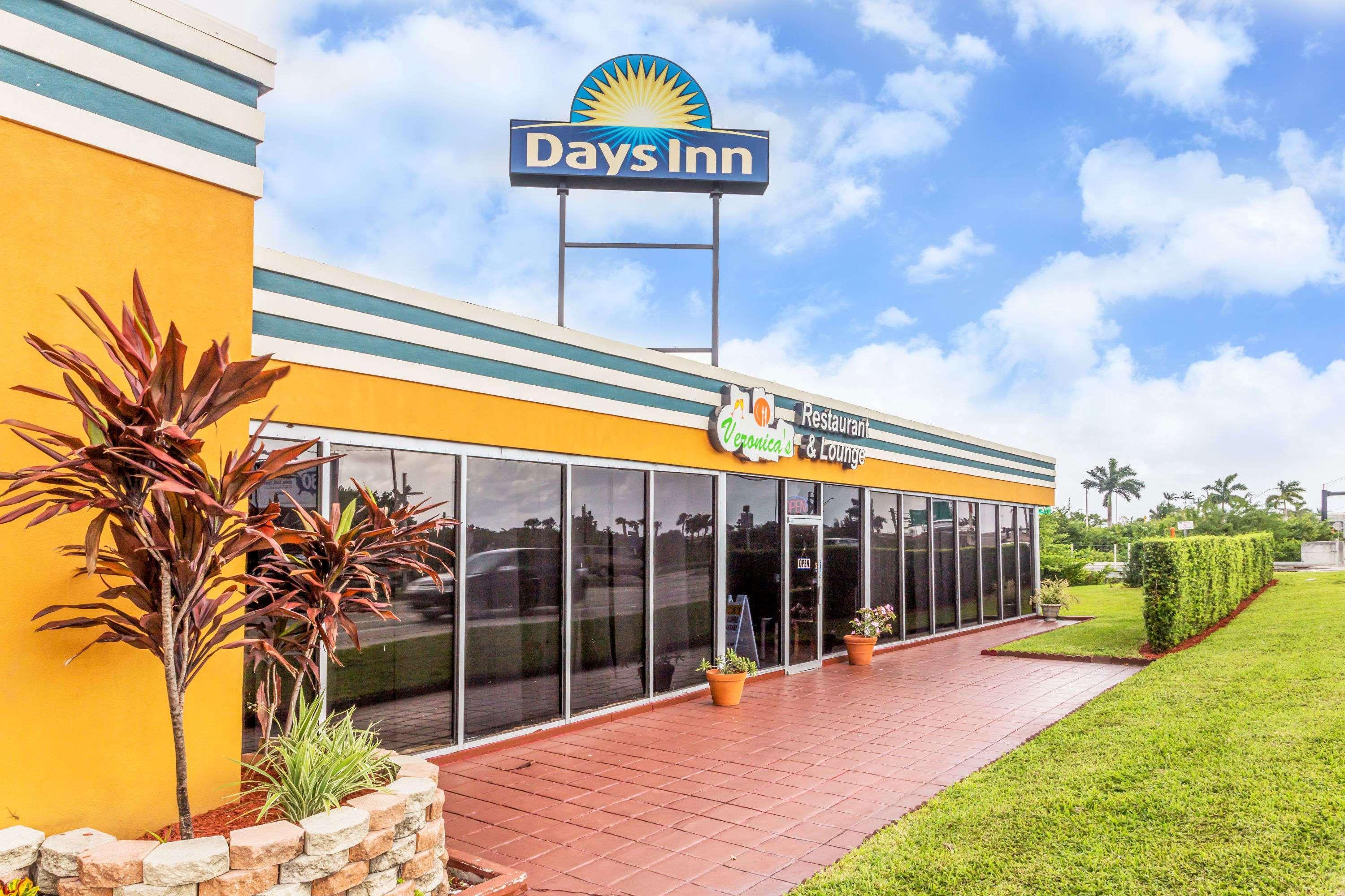 Days Inn By Wyndham Fort Lauderdale-Oakland Park Airport N Buitenkant foto